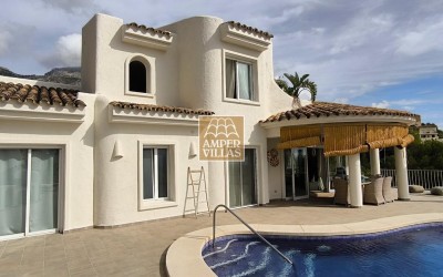 Fantastic villa with panoramic sea views.